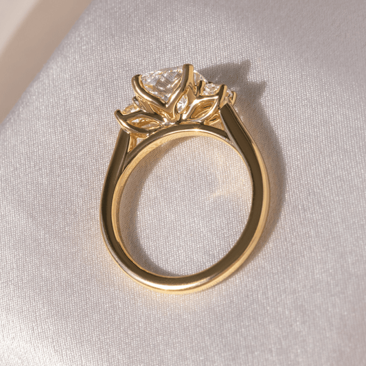 Solitaire-Oval Lab Grown Diamond Engagement Ring