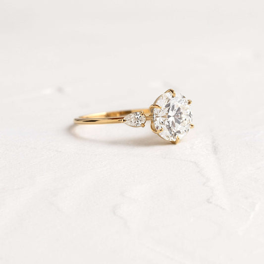 Solitaire-Oval Lab Grown Diamond Engagement Ring