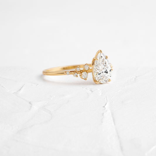 Solitaire-Oval Lab Grown Diamond Engagement Ring
