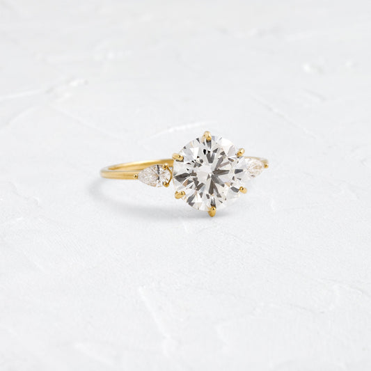 Solitaire-Oval Lab Grown Diamond Engagement Ring