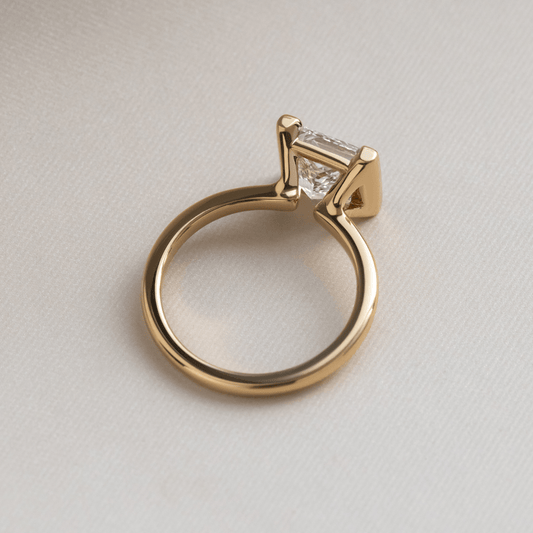 Solitaire-Oval Lab Grown Diamond Engagement Ring