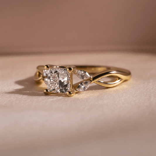 Solitaire-Oval Lab Grown Diamond Engagement Ring