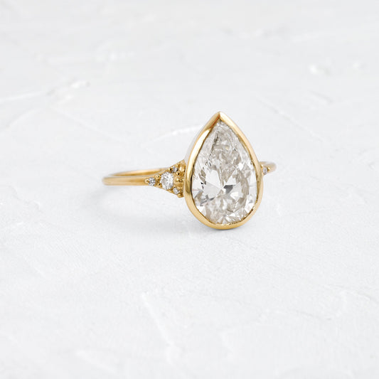 Solitaire-Oval Lab Grown Diamond Engagement Ring