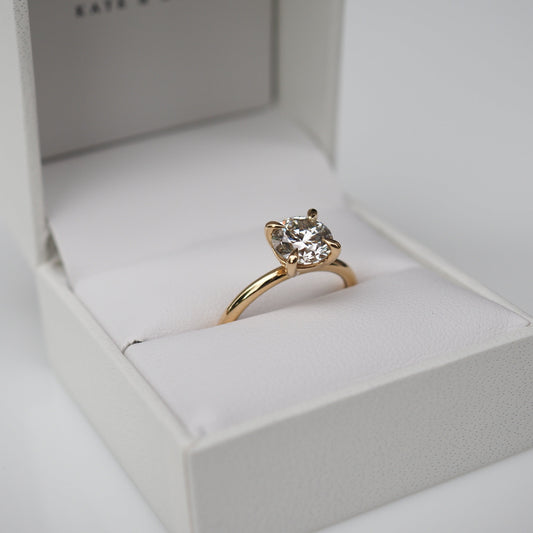 Radiant Elegance: 1.0 CT Round Lab Grown Diamond Solitaire Ring 2
