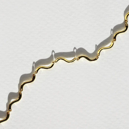 Elegant Golden Wave Necklace 2