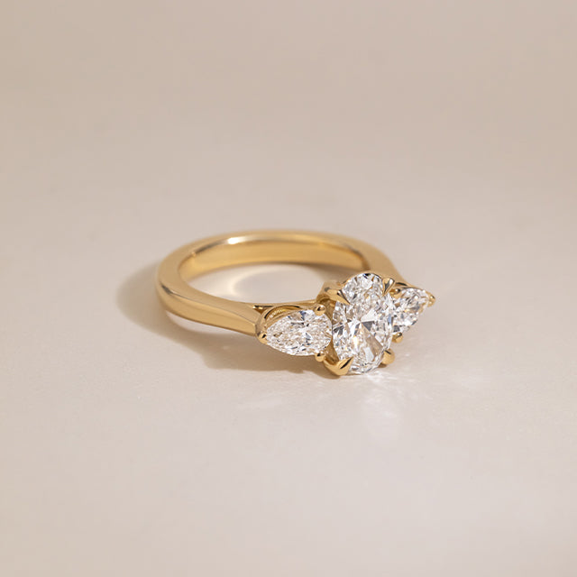 Solitaire-Oval Lab Grown Diamond Engagement Ring