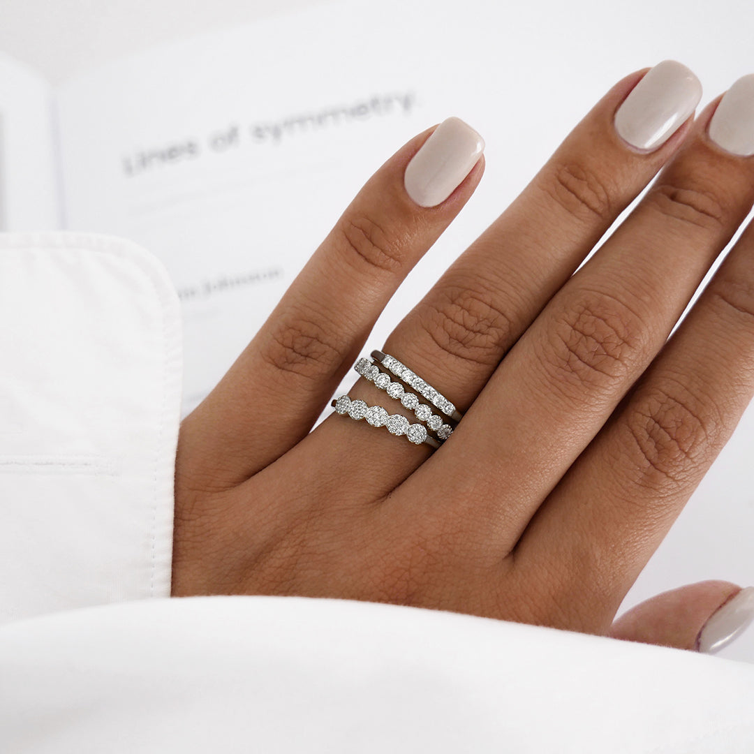 Elegant 0.10 TCW Round Lab-Grown Diamond Seven Stone Gold Wedding Band 18