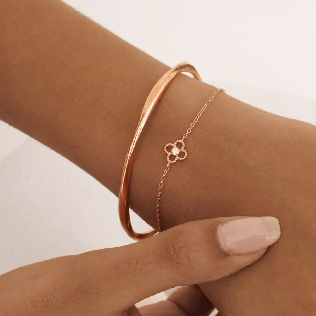 Radiant 0.06 CT Round Lab-Grown Diamond Floral Bracelet in Gold 16