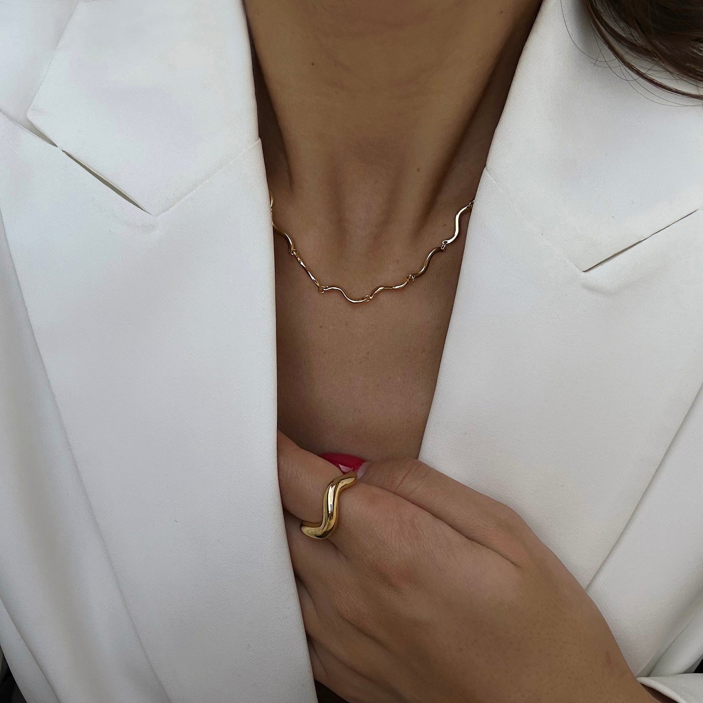 Elegant Golden Wave Necklace 9