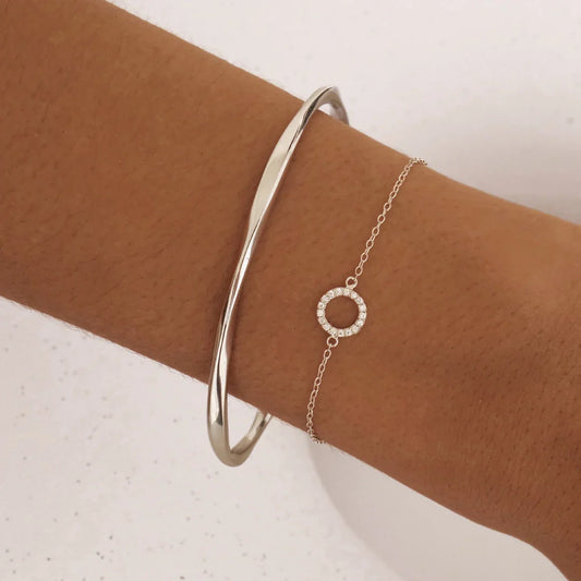 Elegance in Gold: 0.07 TCW Round Lab-Grown Diamond Circle Bracelet 2