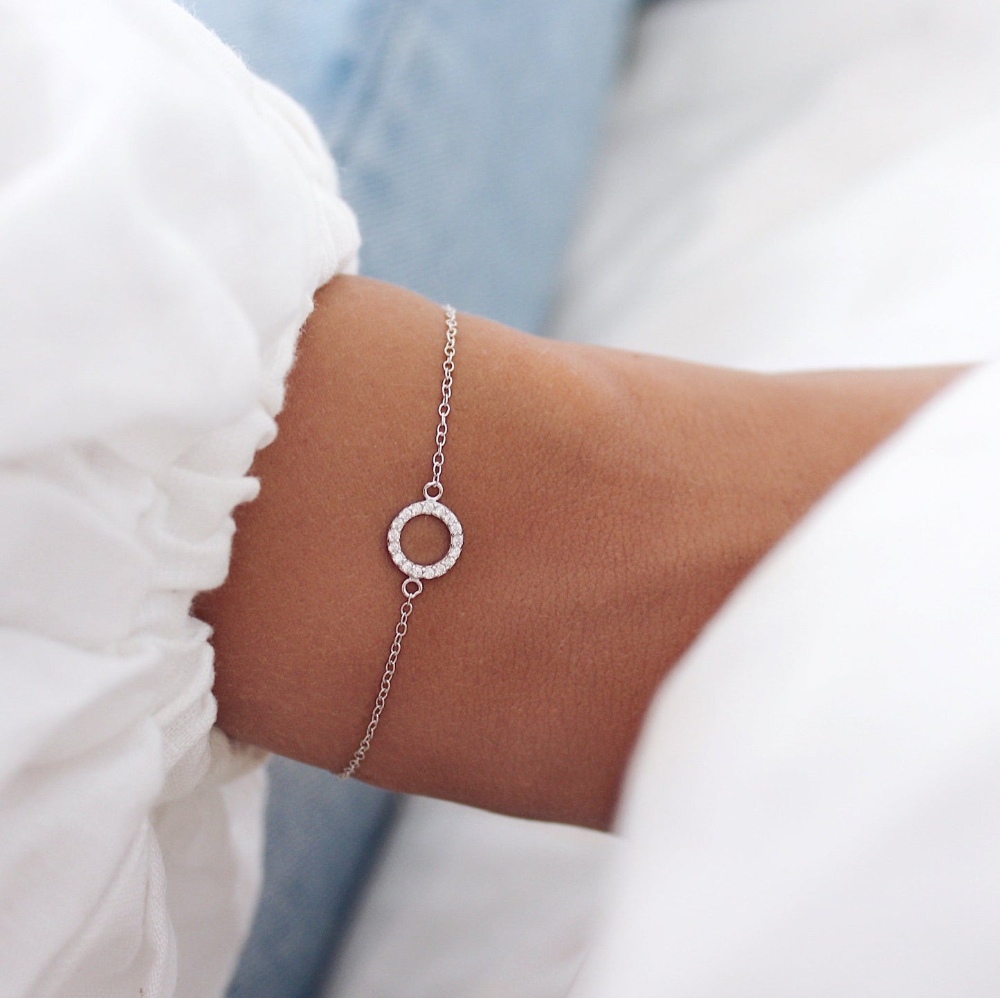 Elegance in Gold: 0.07 TCW Round Lab-Grown Diamond Circle Bracelet 15