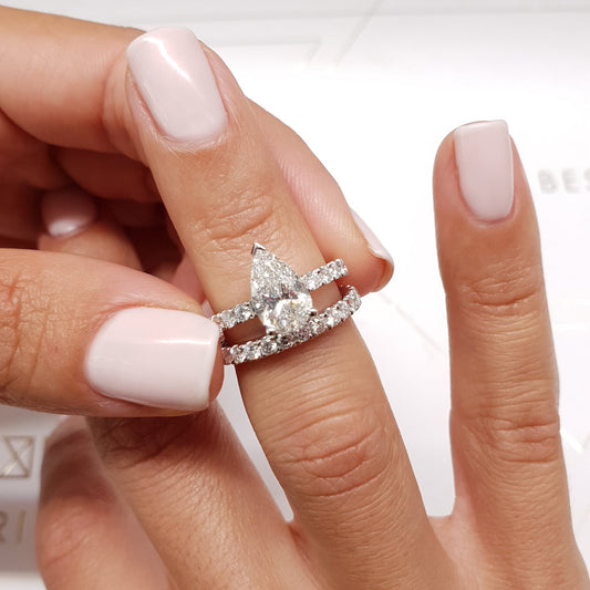 Radiant Elegance: 1.50 CT Pear Lab Grown Diamond Bridal Ring Set 2