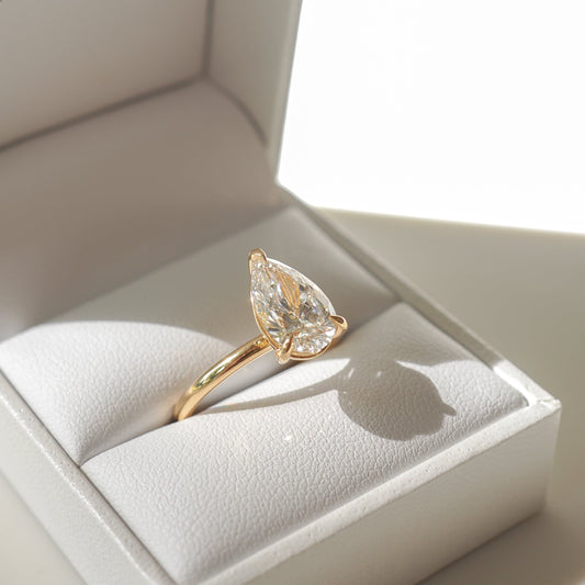 Solitaire-Oval Lab Grown Diamond Engagement Ring