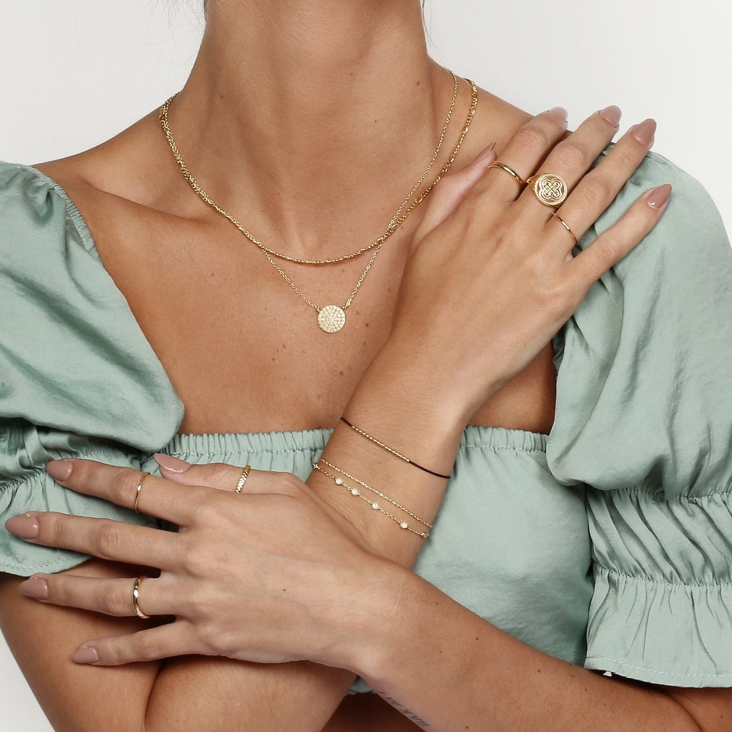 Radiant Elegance: 0.02 CTW Round Lab-Grown Diamond Gold Chain Bracelet 10