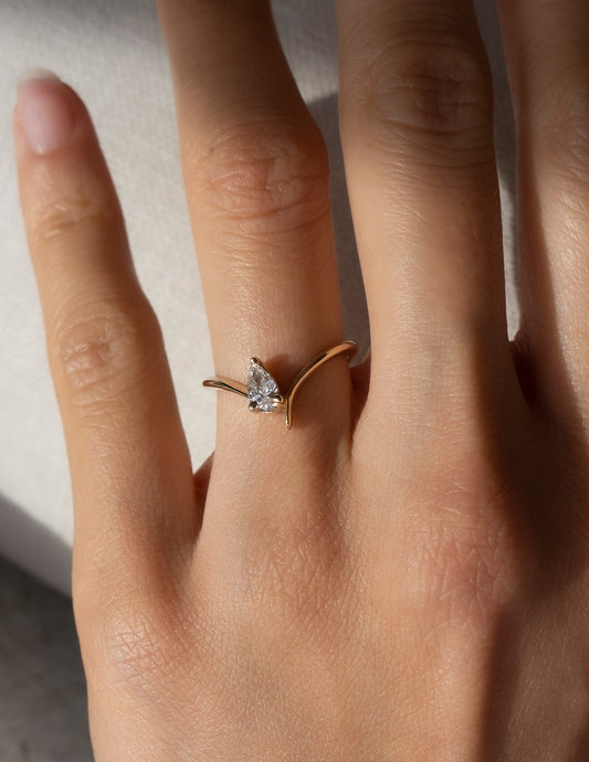 Solitaire-Oval Lab Grown Diamond Engagement Ring