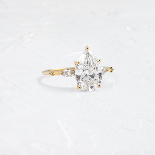 Solitaire-Oval Lab Grown Diamond Engagement Ring
