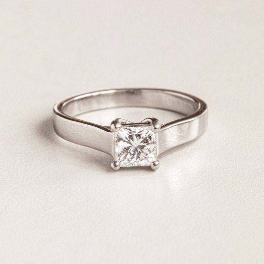 Solitaire-Oval Lab Grown Diamond Engagement Ring