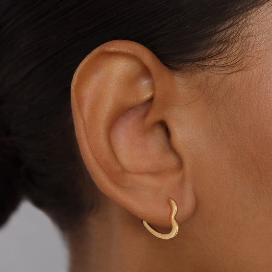 Elegant Heart-Shaped Gold Hoop Earring 2