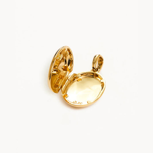 0.02 CT Round Lab Grown Diamond Gold Oval Locket Pendant 2