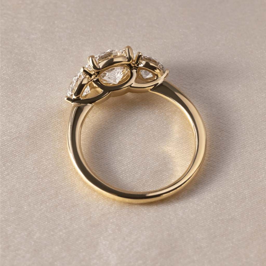 Solitaire-Oval Lab Grown Diamond Engagement Ring