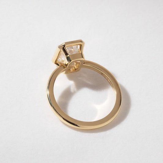 Solitaire-Oval Lab Grown Diamond Engagement Ring