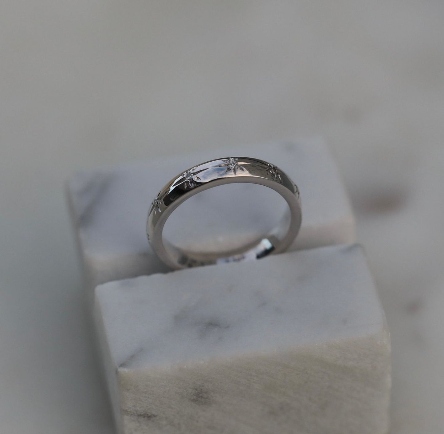 Elegant 0.10 TCW Round Lab-Grown Diamond Starburst Wedding Band 15