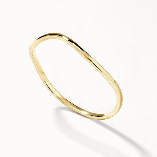 Elegant Gold Wave Wedding Band 2