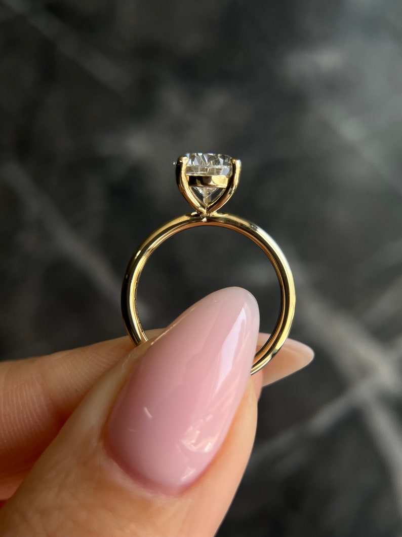 Radiant Elegance: 2.0 CT Pear Lab-Grown Diamond Solitaire Engagement Ring 5