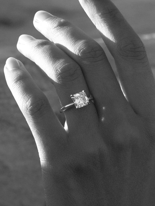 Solitaire-Oval Lab Grown Diamond Engagement Ring