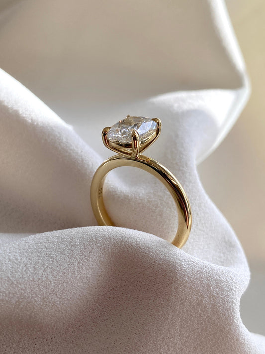 Solitaire-Oval Lab Grown Diamond Engagement Ring