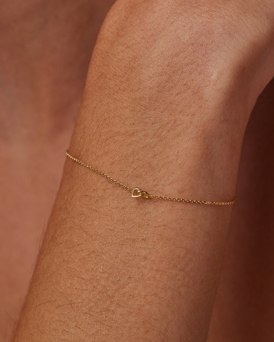 Elegant Heart Gold Chain Bracelet 2