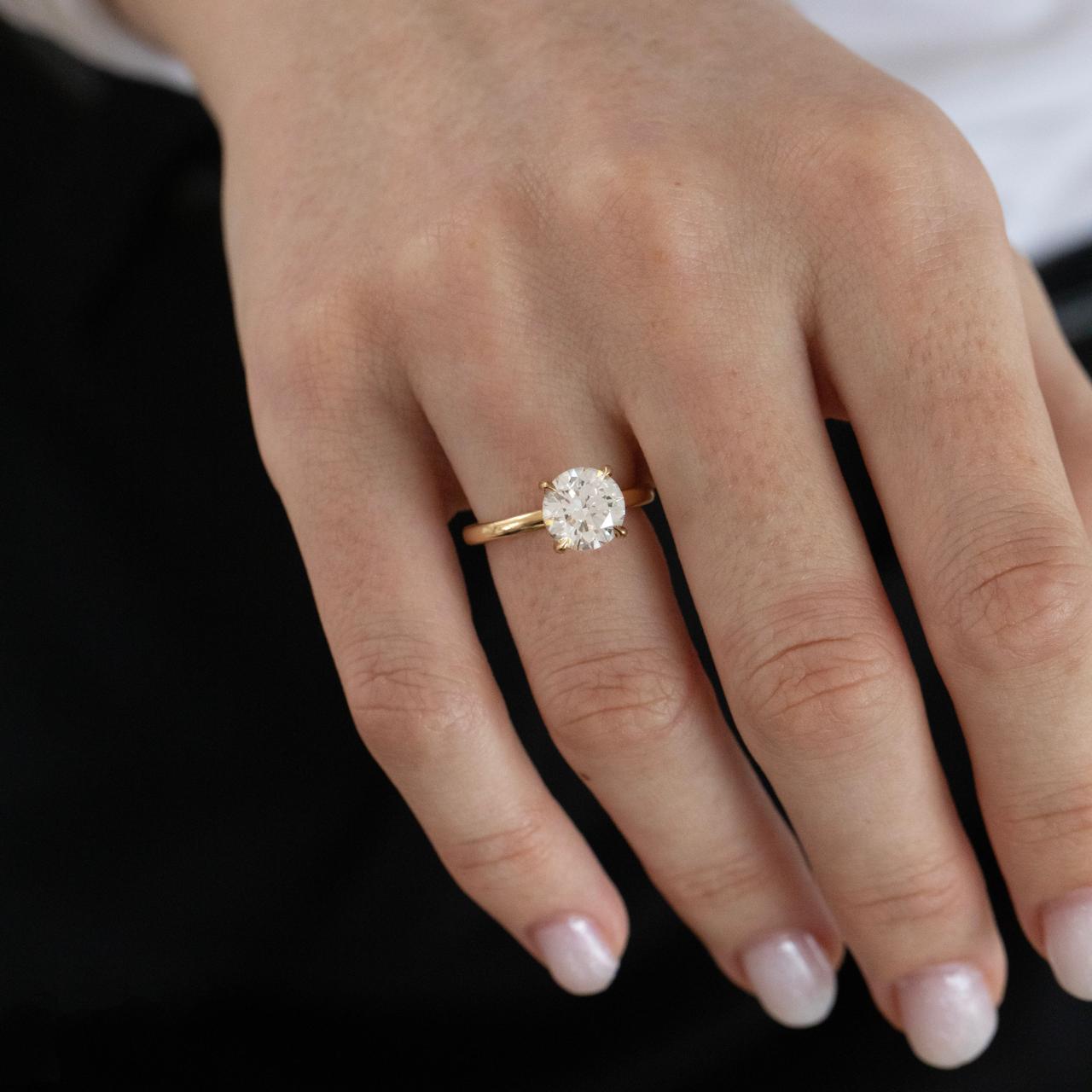 Solitaire-Round Lab Grown Diamond Engagement Ring