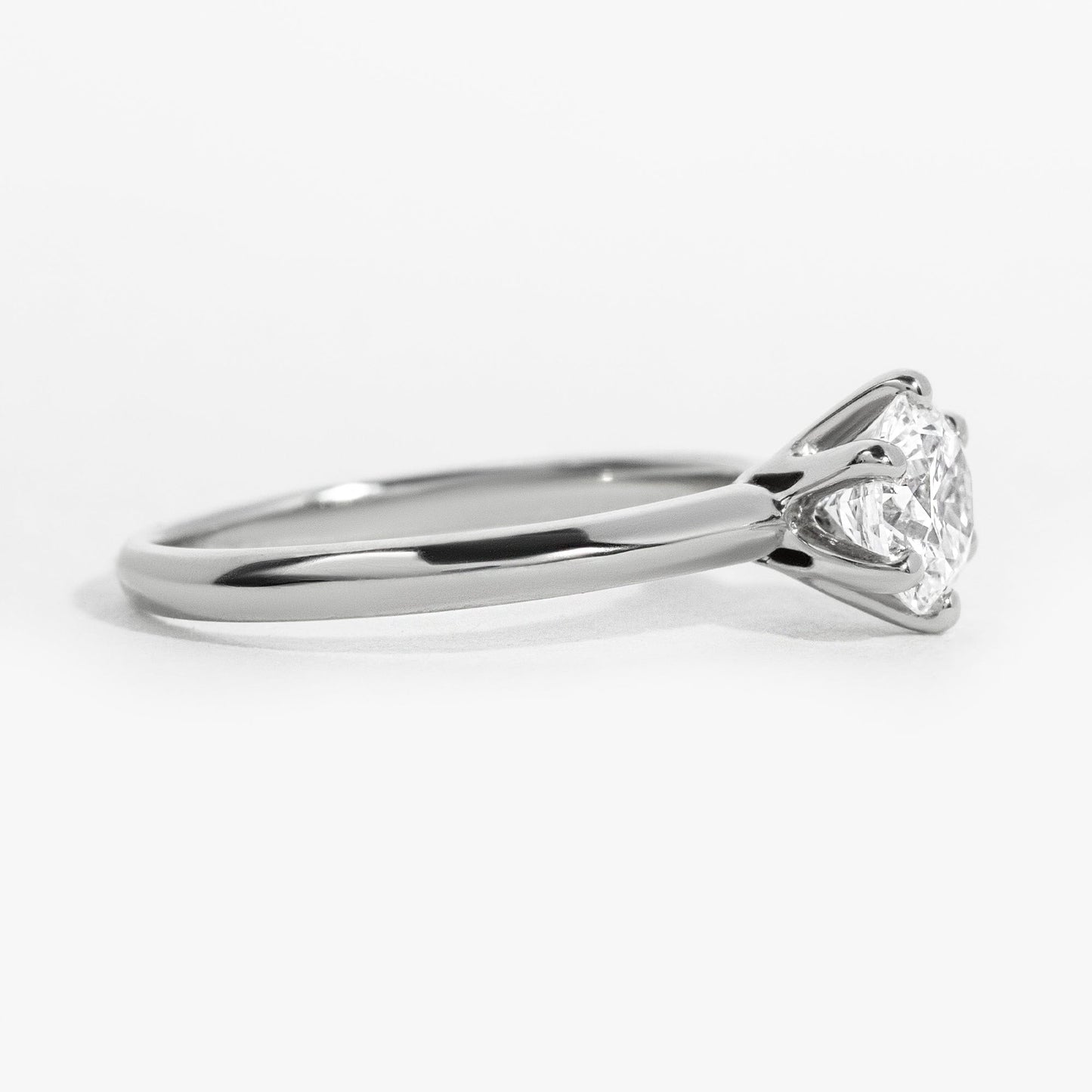 Solitaire-Round Lab Grown Diamond Engagement Ring