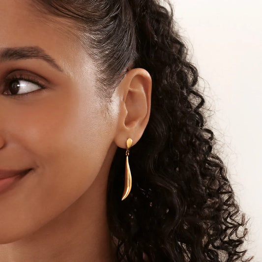 Elegant Gold Teardrop Dangle Earrings 2