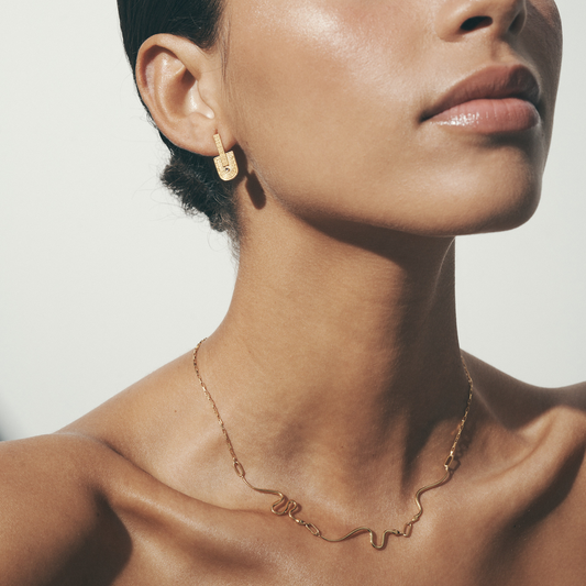 Elegant Serpentine Gold Necklace 2