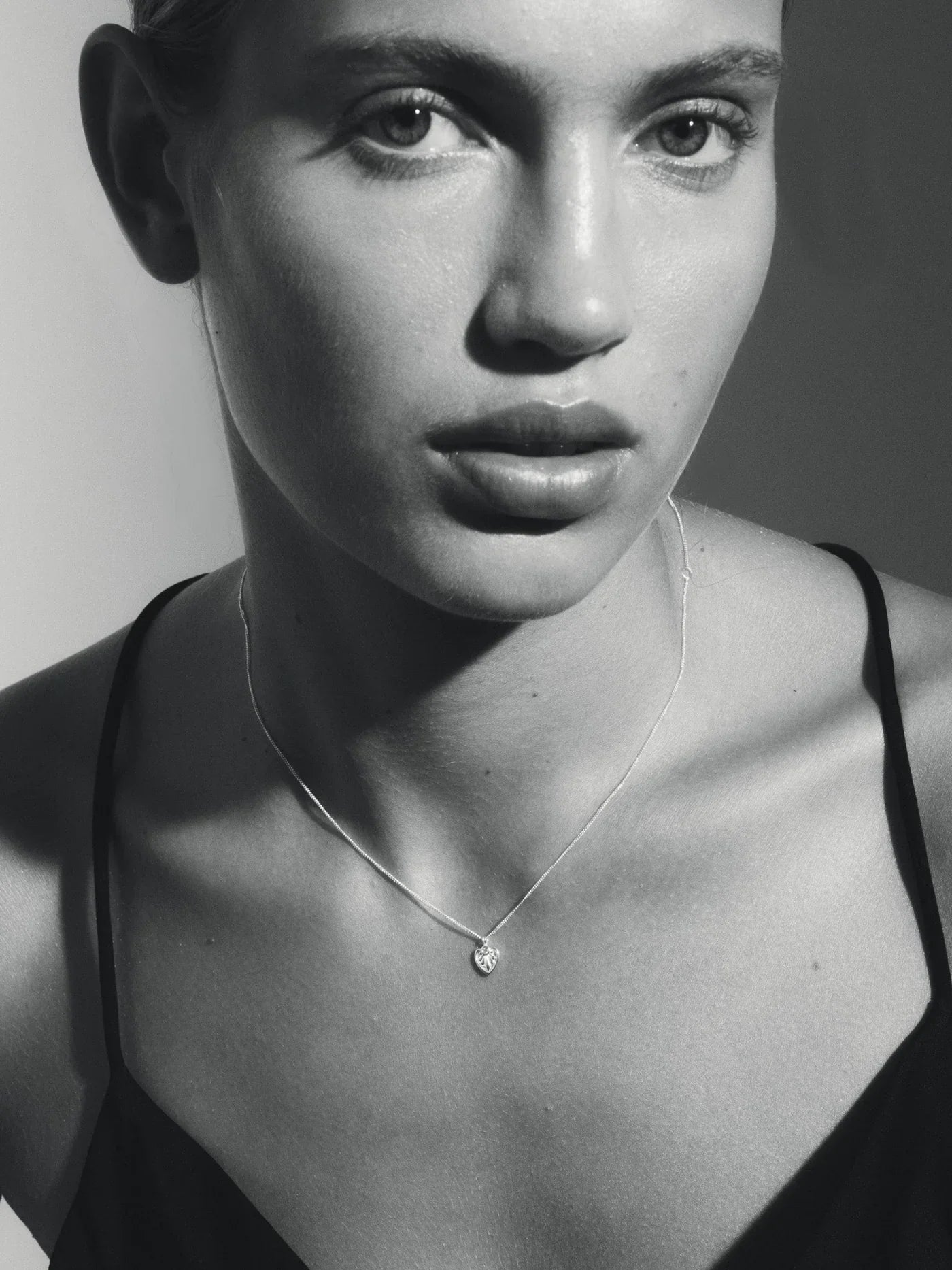 0.1 CT Round Lab-Grown Diamond Filigree Heart Necklace 4