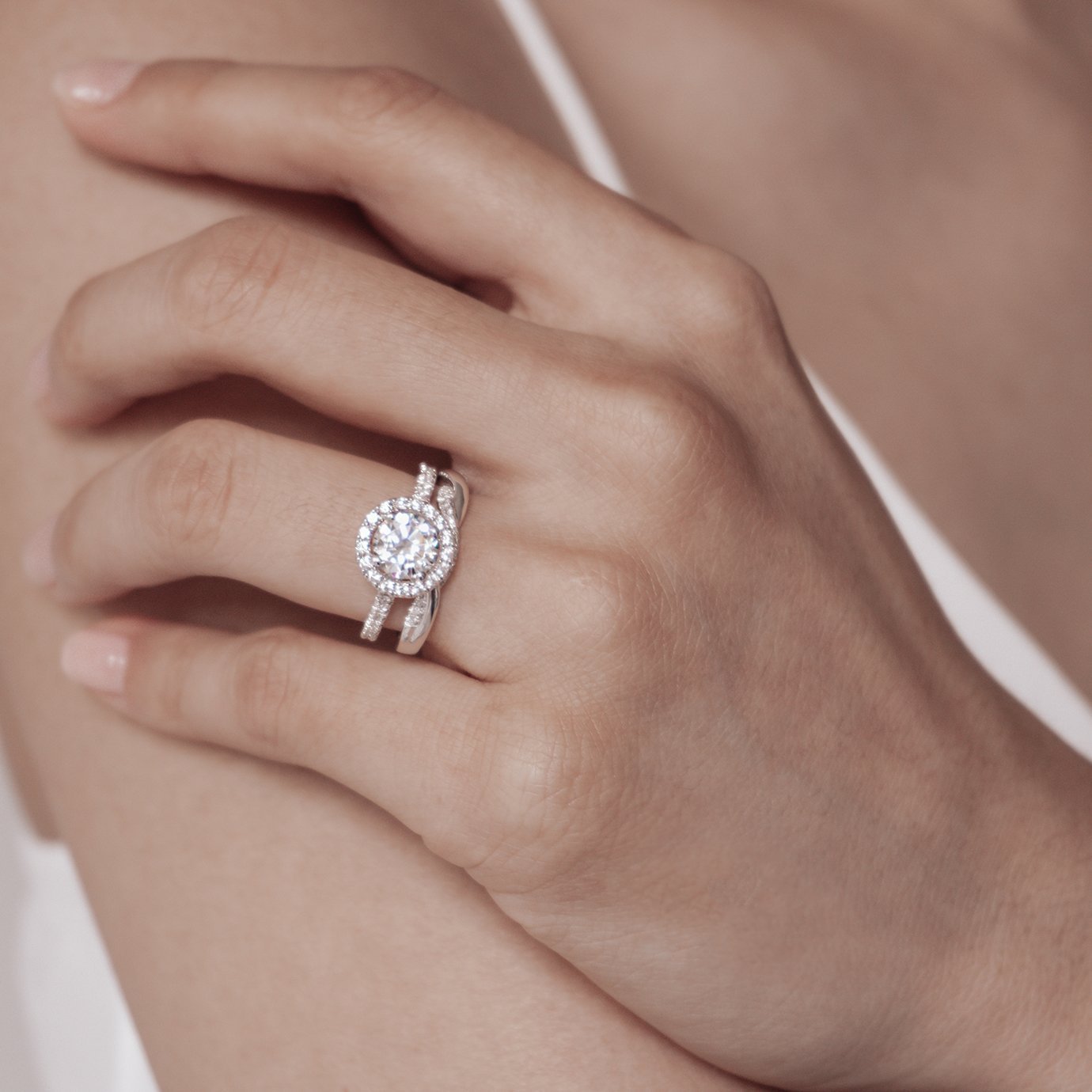 1 CT Round Lab-Grown Diamond Halo Engagement Ring 4