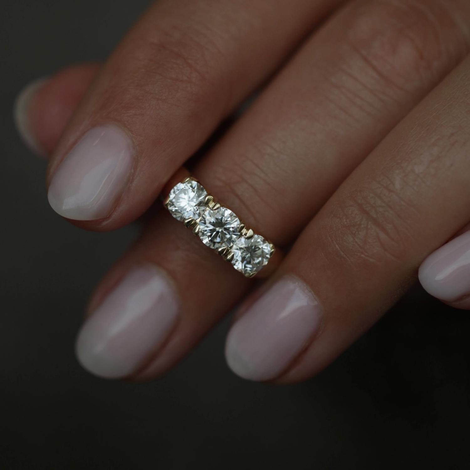Eternal Elegance: 1.50 TCW Round Lab-Grown Diamond Trio Wedding Band 1