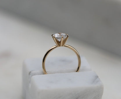 1.5 CT Round Lab-Grown Diamond Solitaire Engagement Ring in Elegant Gold Setting 4