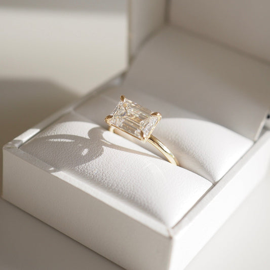 Solitaire-Oval Lab Grown Diamond Engagement Ring