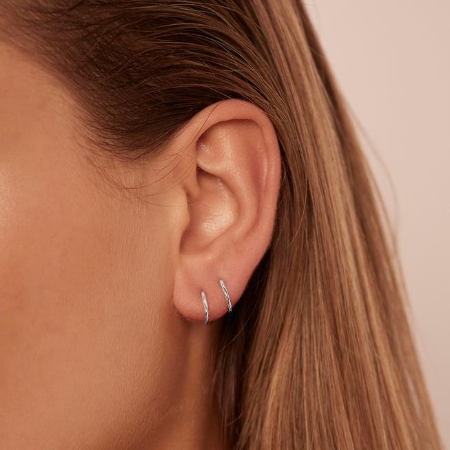 Elegant White Gold Minimalist Hoop Earring 3