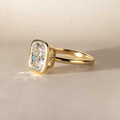 Solitaire-Oval Lab Grown Diamond Engagement Ring