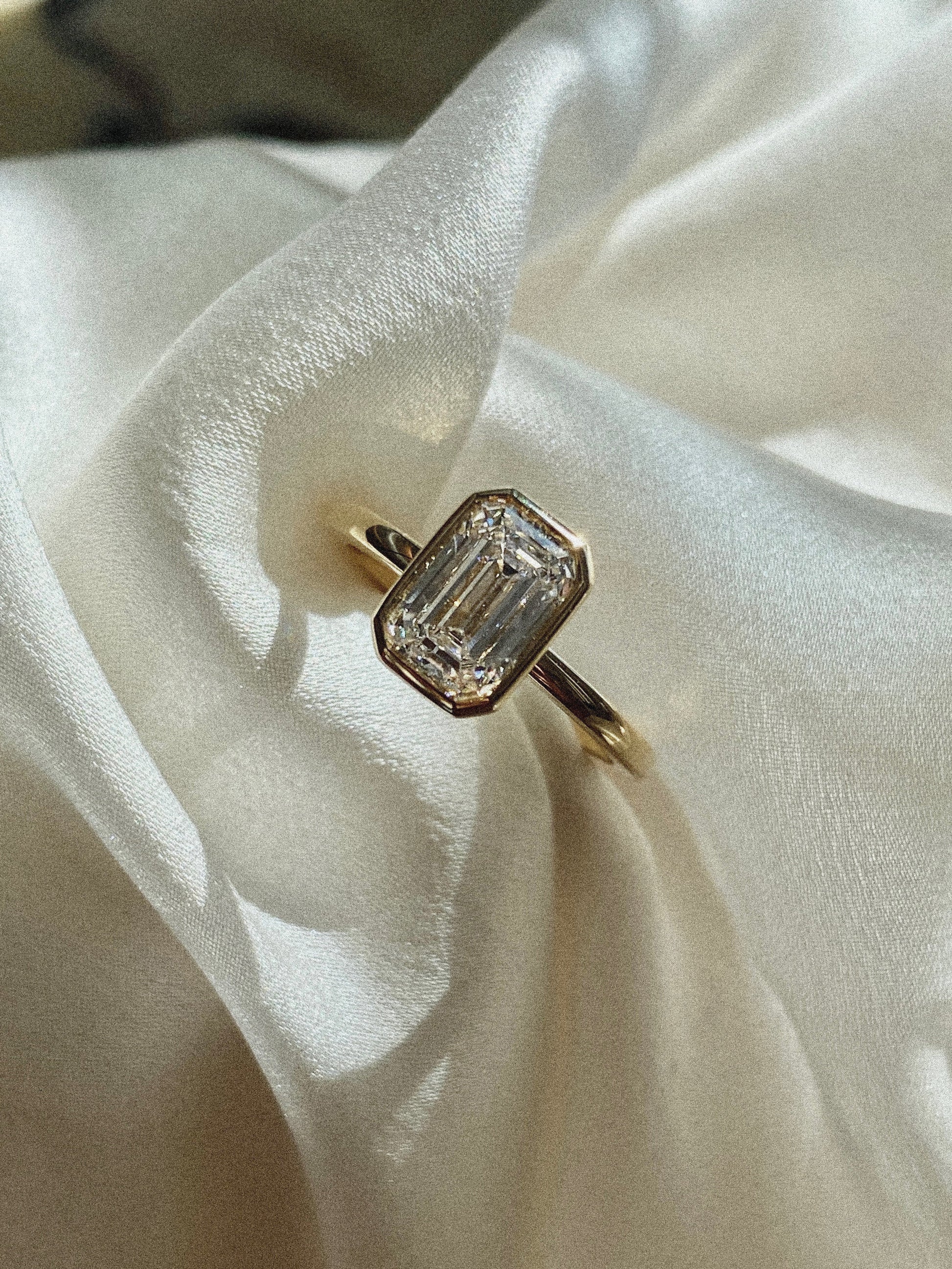 Solitaire-Oval Lab Grown Diamond Engagement Ring