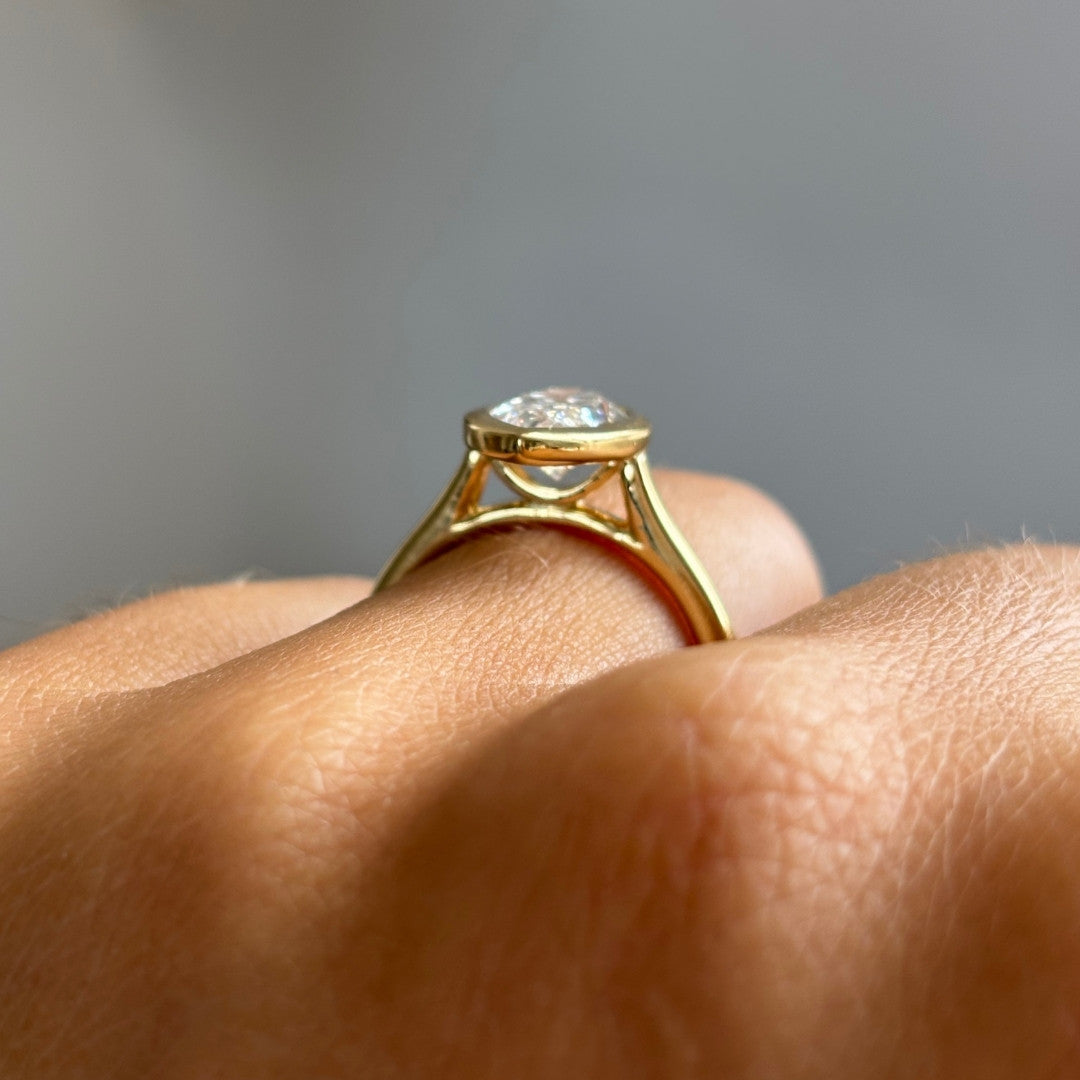 Solitaire-Oval Lab Grown Diamond Engagement Ring