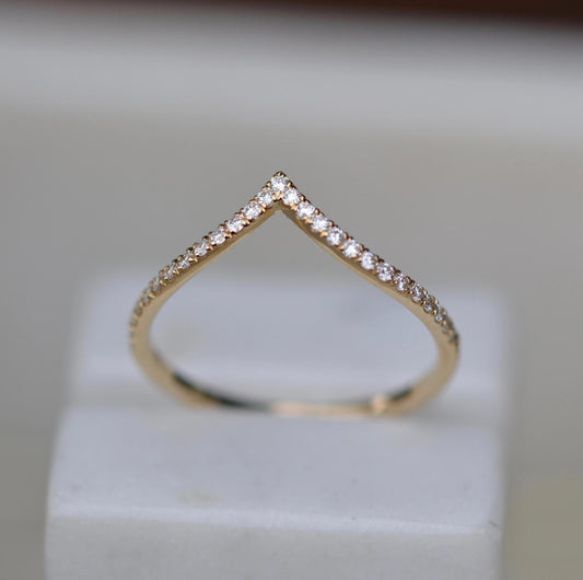 Elegant 0.225 TCW Round Lab-Grown Diamond V-Shaped Wedding Band