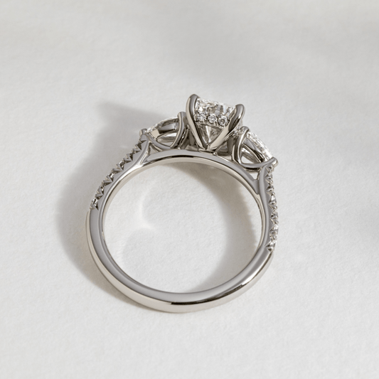 Solitaire-Oval Lab Grown Diamond Engagement Ring