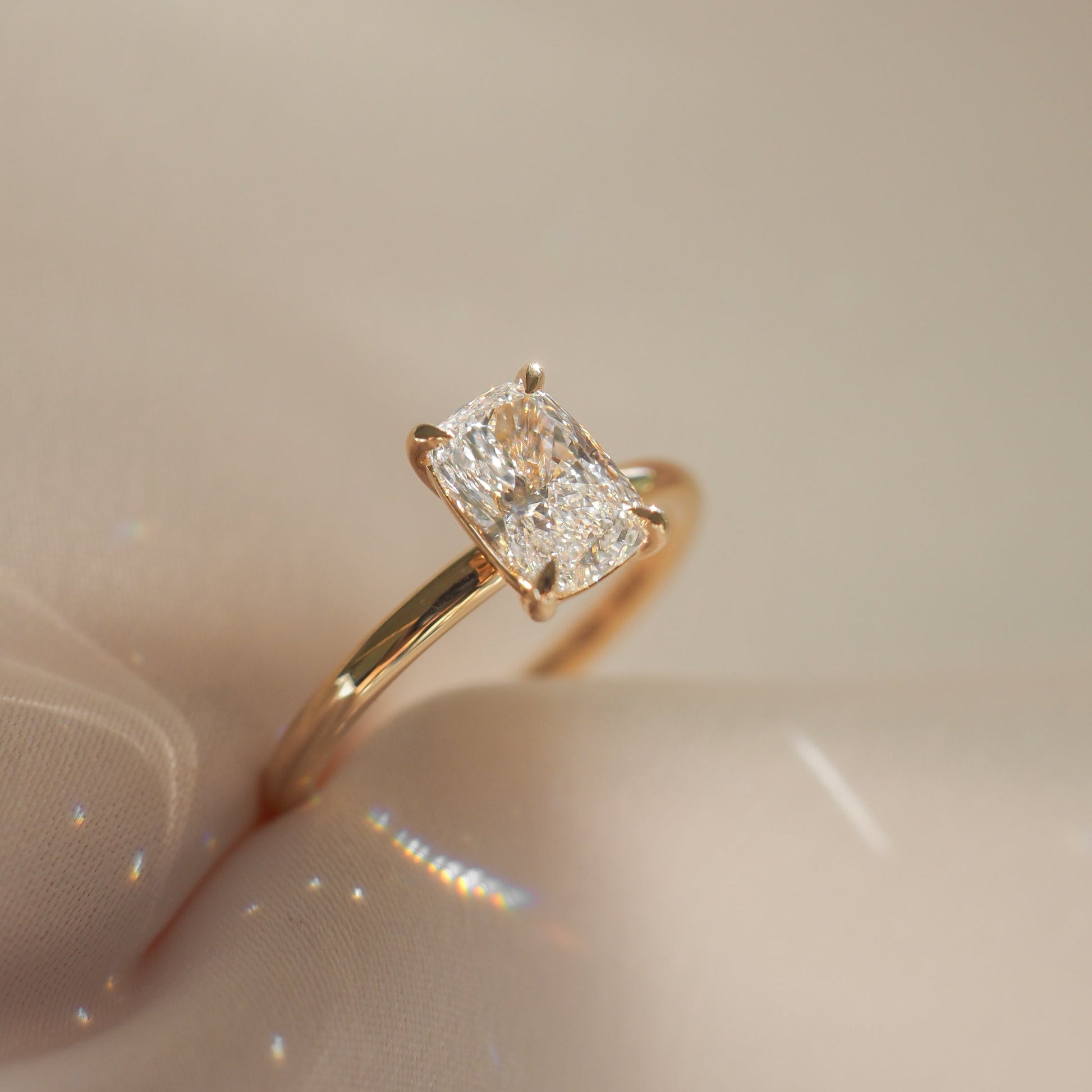Solitaire-Oval Lab Grown Diamond Engagement Ring