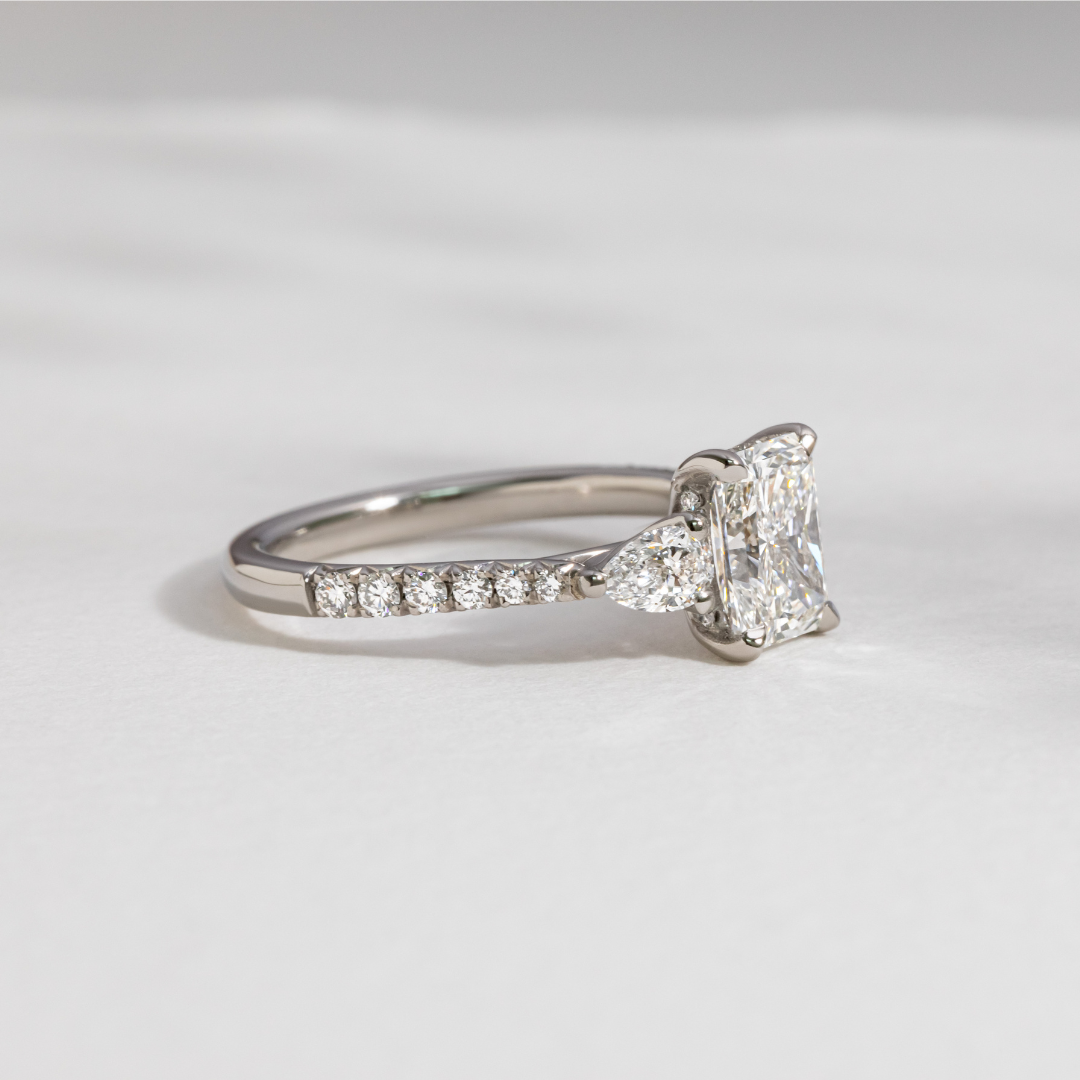 Solitaire-Oval Lab Grown Diamond Engagement Ring
