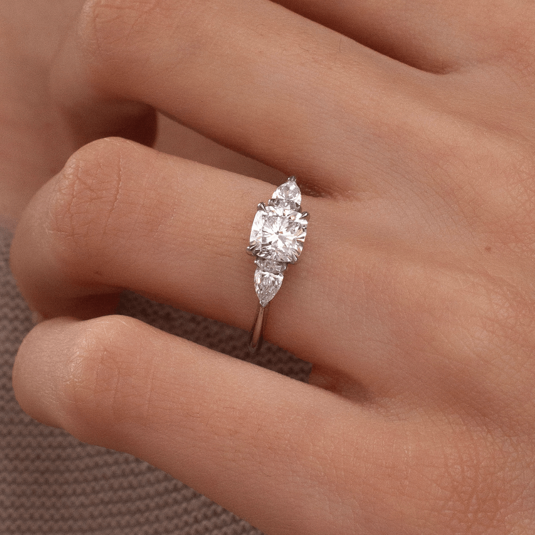 Solitaire-Oval Lab Grown Diamond Engagement Ring