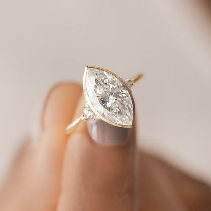 Solitaire-Oval Lab Grown Diamond Engagement Ring